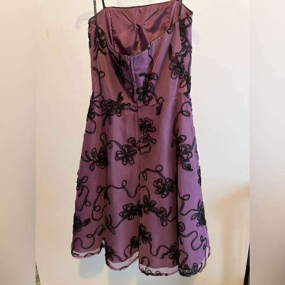 Masquerade Strapless Women’s Dress, Size 5/6 (Junior), Purple and Black, Floral - Picture 3 of 9